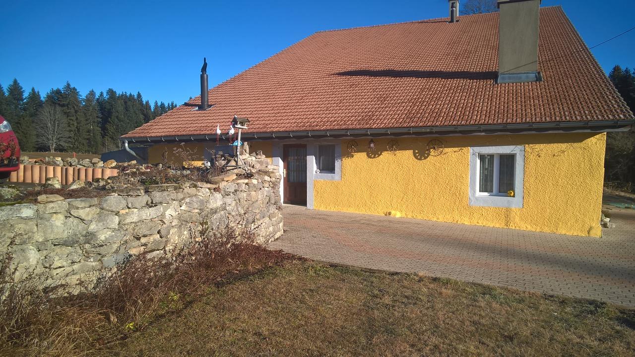 Villa La Dernier  La Côte-aux-Fées Exterior foto